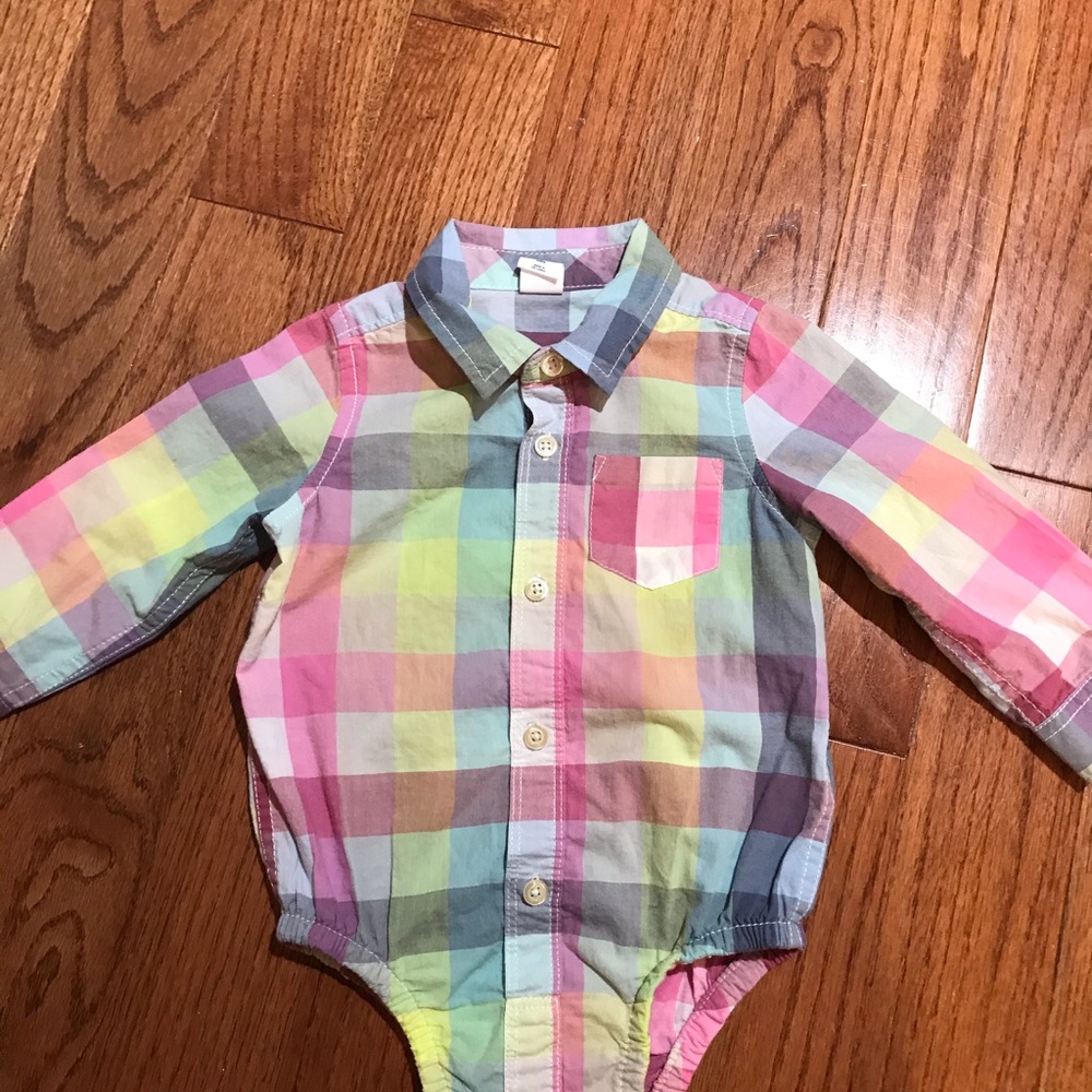 Adorable button down shirt by Gap